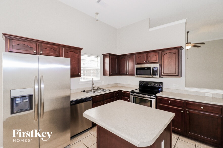 Building Photo - 6870 Manslick Rd