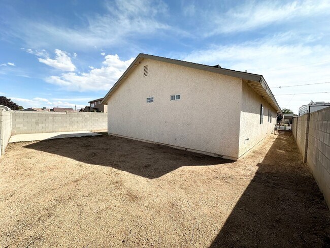 Building Photo - 2647 Simms Ave