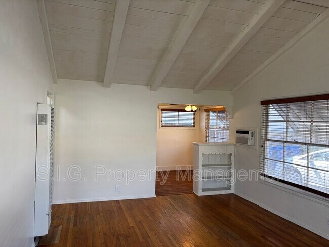 Building Photo - 5069-5071 Kester Ave