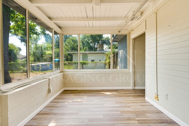 Building Photo - Beautifully Remodeled 3 Bedroom Home in th...