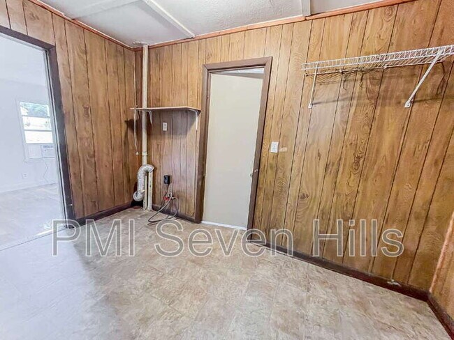 Building Photo - 401 Alpha Ave