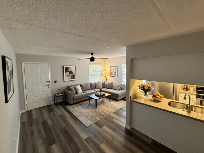 Building Photo - 4932 W Gandy Blvd