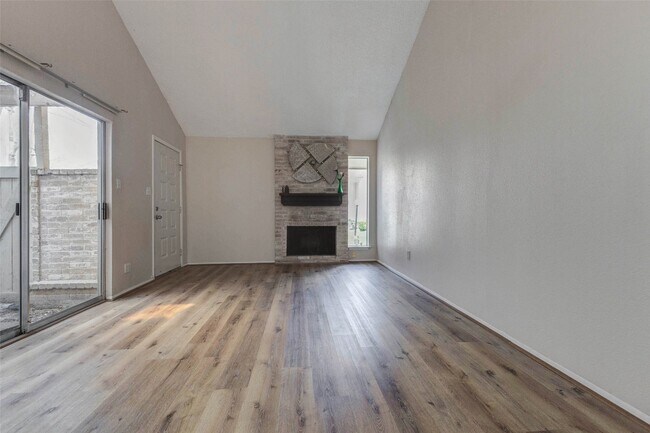 Building Photo - 2952 Meadowgrass Ln