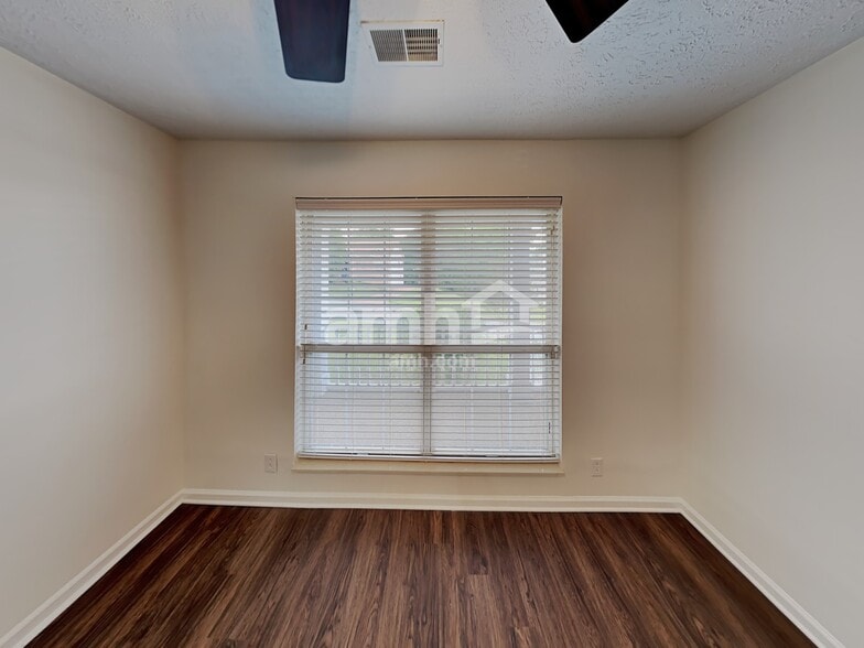 Building Photo - 2926 Melbourne Terrace