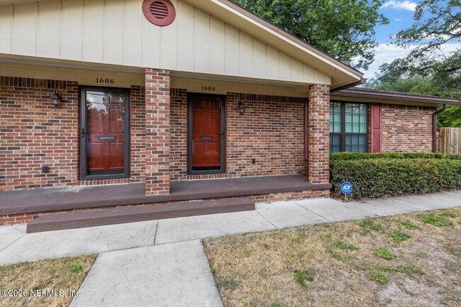 Building Photo - 1686 Pine Grove Ave