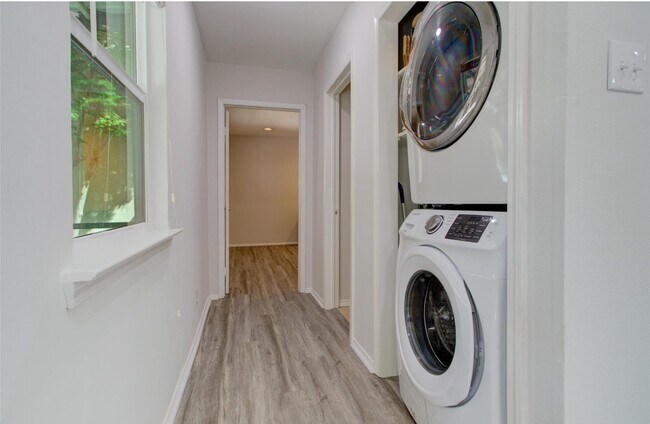 Building Photo - 5704 Darling St