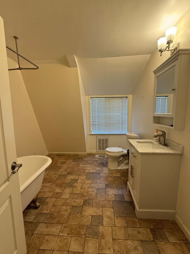 Building Photo - Dual Family Living - Horse Property - In Law Quarters