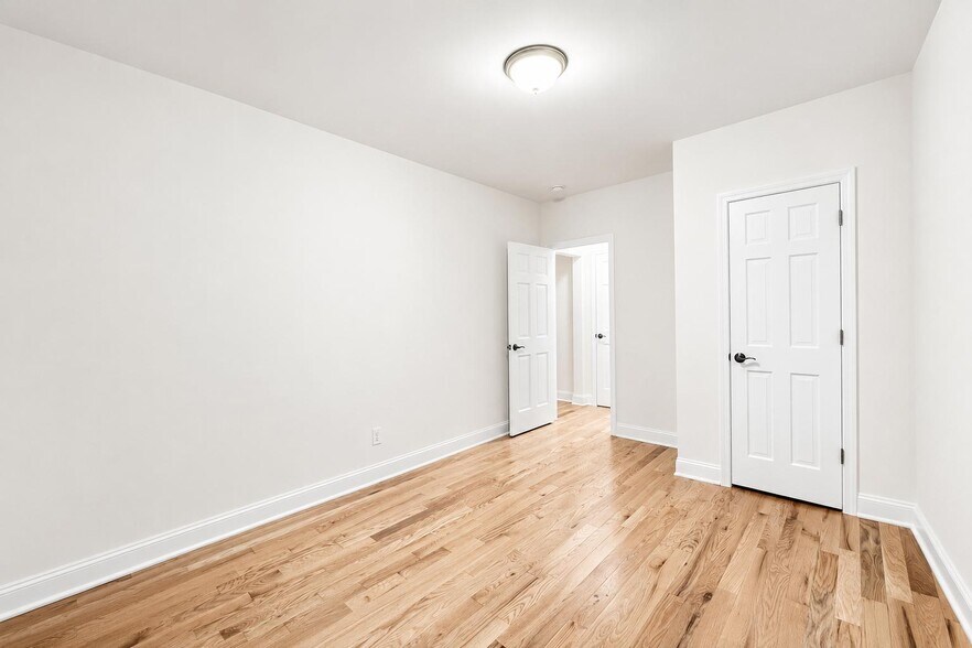Building Photo - 1803 Riverside Dr