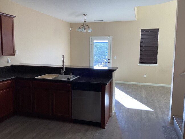 Building Photo - MOVE IN SPECIAL - 1/2 OFF THE 1ST MONTH RE...