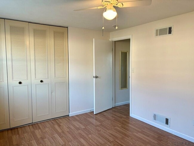 Building Photo - 427 Devon Dr