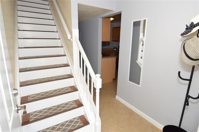 Building Photo - 3837 Pompano Dr SE