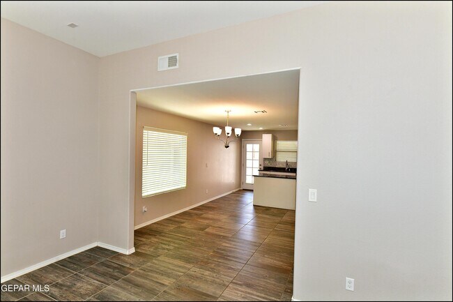 Building Photo - 963 Aircoupe Way