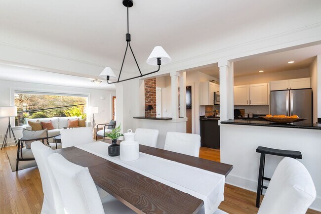 Building Photo - Remodeled Sunset Hill Home in Prime Ballar...