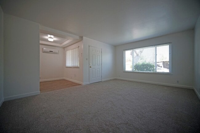 Building Photo - 20 Manley Ct