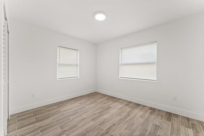 Building Photo - 602 S 13th St