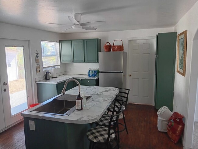 Building Photo - 206 2nd St NW