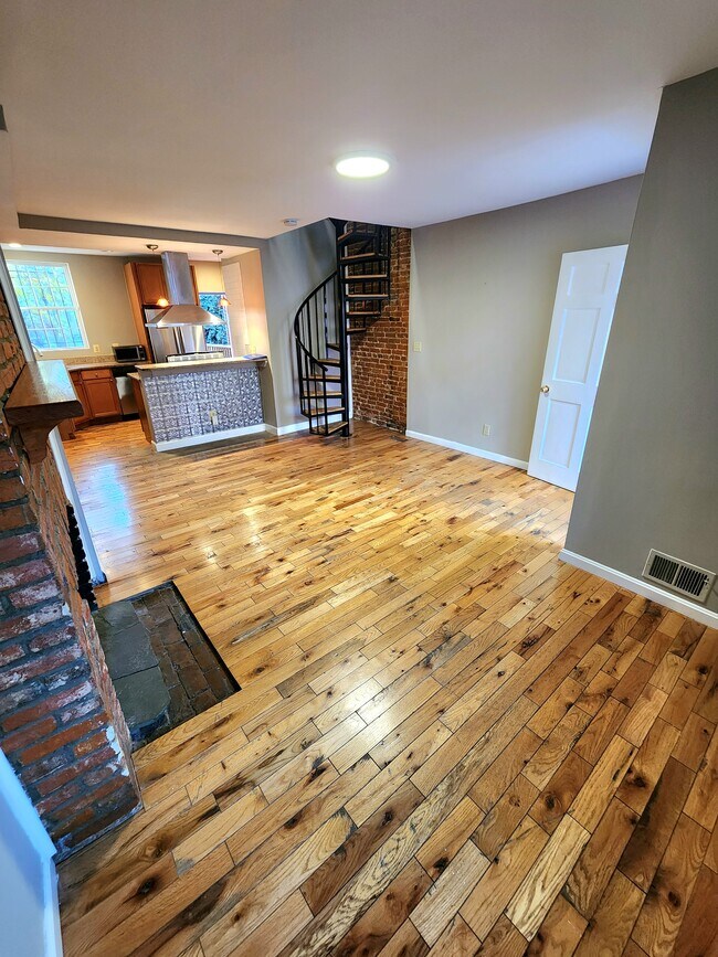 Building Photo - 661 Portland St