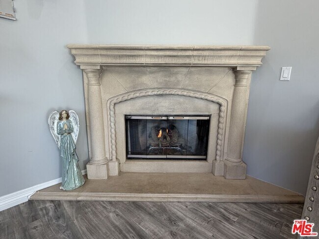 Building Photo - 10006 Samoa Ave