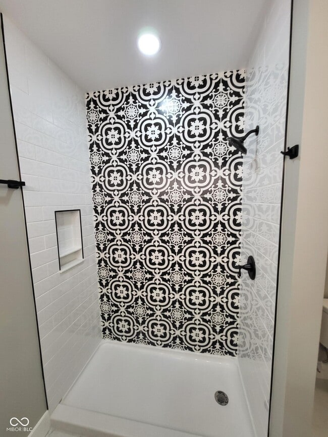 Building Photo - 822 N Gray St