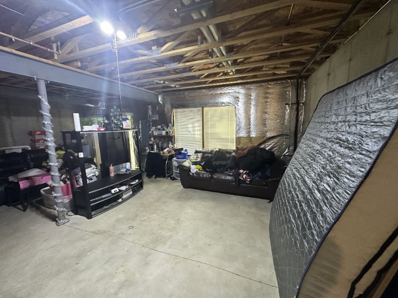 Building Photo - 1527 Yellowstone Dr