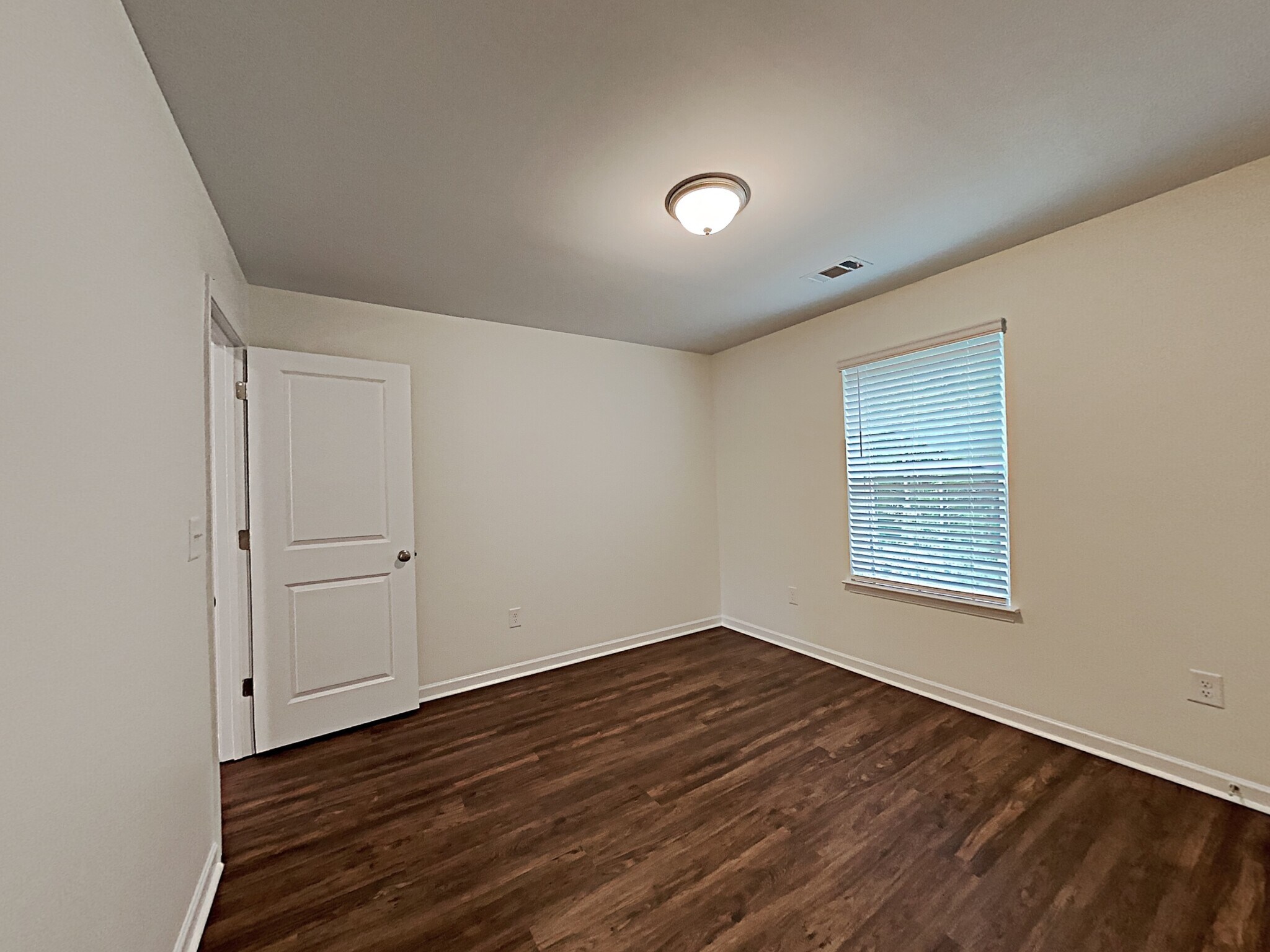 Building Photo - 249 Camp dr