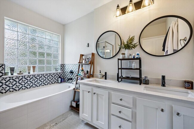 Building Photo - 9321 Linkmeadow Dr
