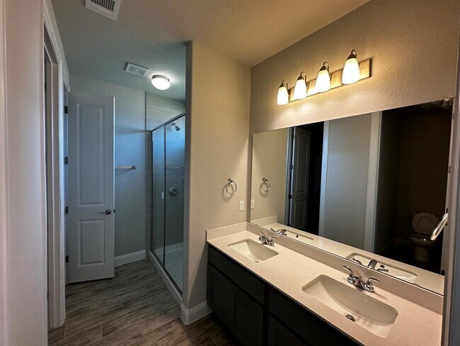 Building Photo - 109 Riverhill Dr