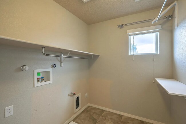 Building Photo - 3Bedroom, 2.5 Bath, 2 Story, 2 Car Garage 2,591 Sq Ft Home located on the Westside of Albuquerque.