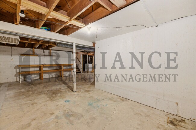 Building Photo - 374 N Hillcrest St