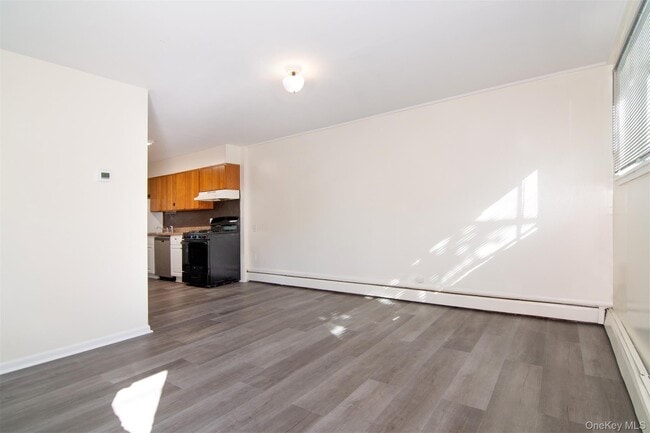 Building Photo - 15 N Buckhout St