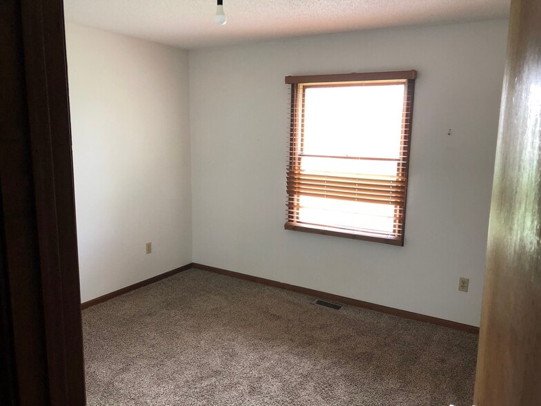 2nd Bedroom - 615 N Washington St