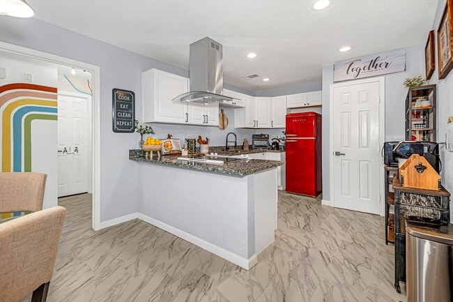 Building Photo - 13330 Trompilla Ln