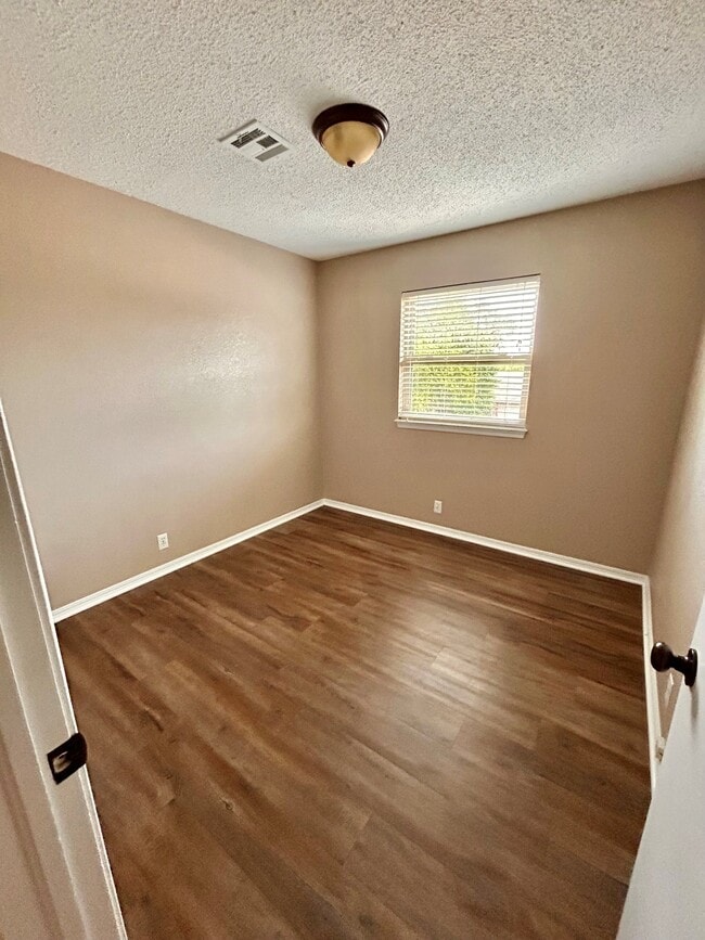 Building Photo - 106 Sahoma Terrace
