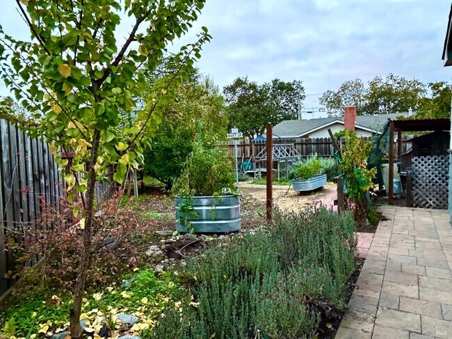 Building Photo - 216 Hampton Ct