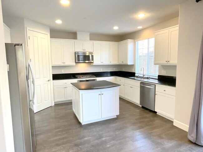 Building Photo - 4807 Valerio St