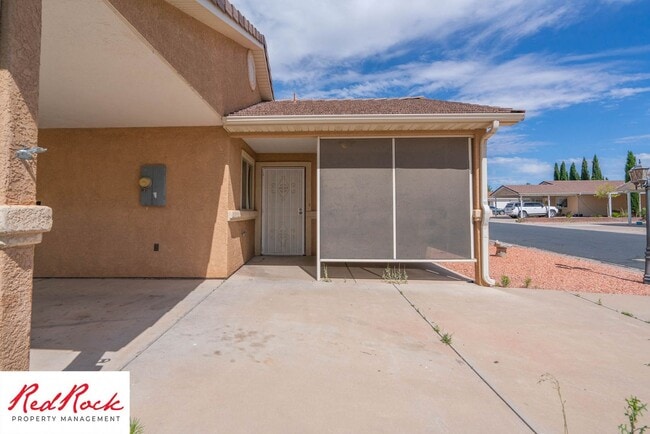 Building Photo - 2 Bedroom and 2 Bathroom Home near Quail C...