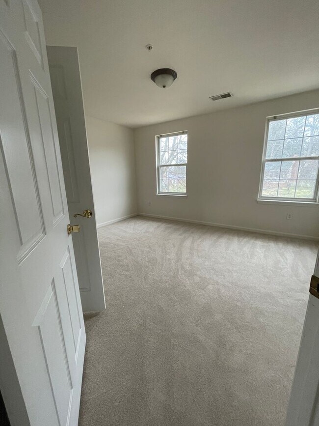 Building Photo - Spacious & Updated Home in the Heart of Hyattsville