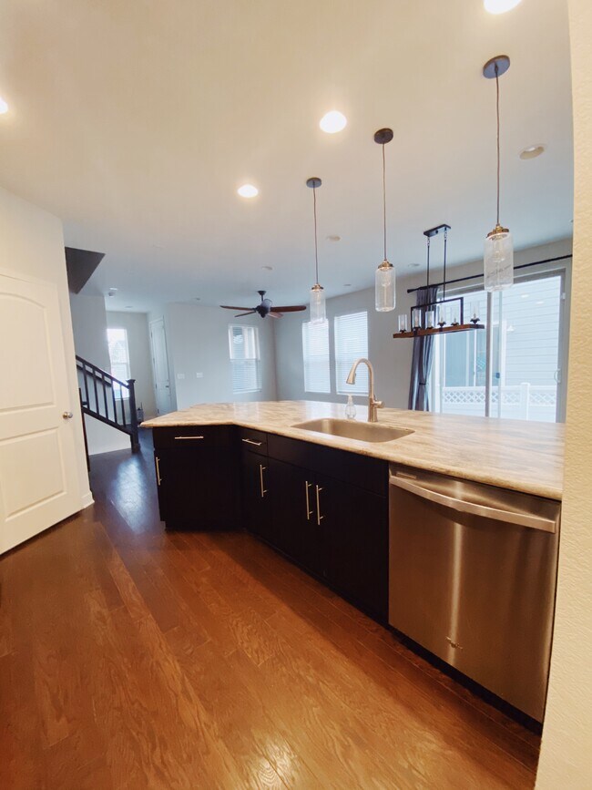 Kitchen - 8500 Redpoint Way