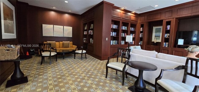 Building Photo - 347 N New River Dr E