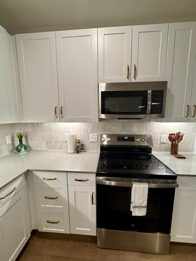 Building Photo - 1301 Leah Ave