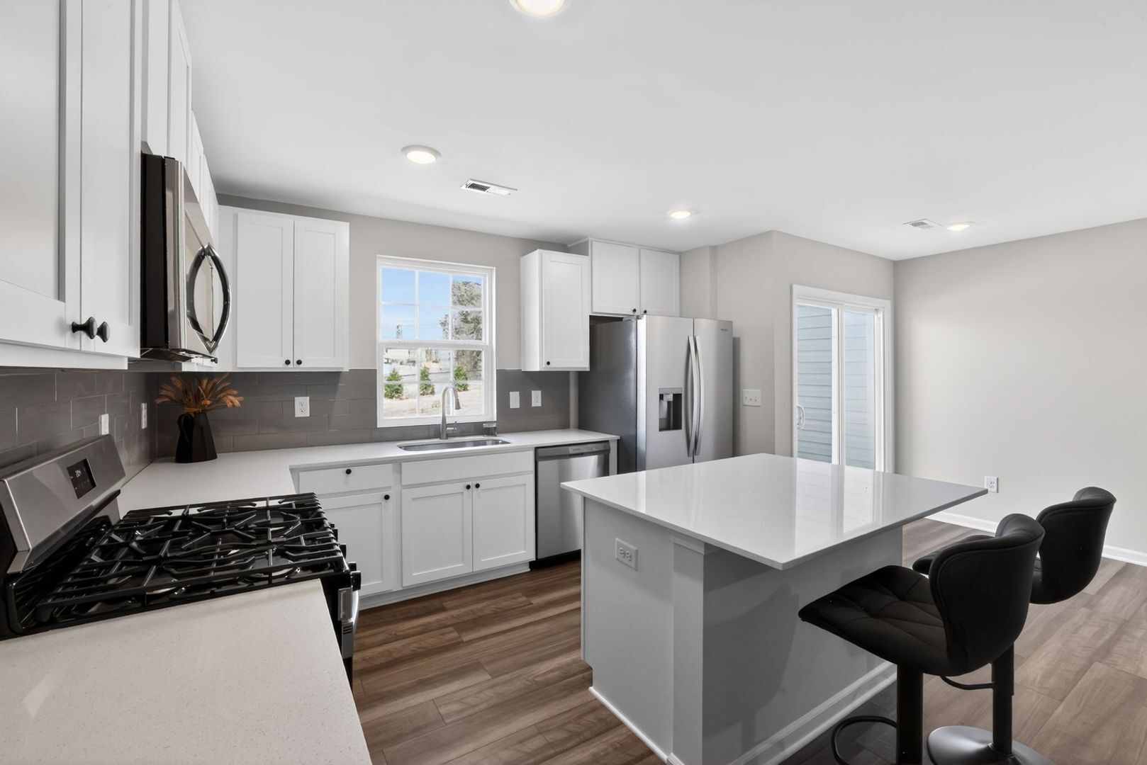 Building Photo - 1406 Cattleman Acres Dr