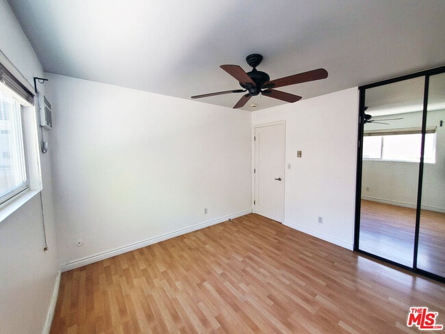 Building Photo - 972 Larrabee St