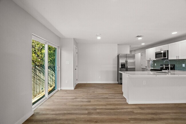 Building Photo - SW Loop 820 - 4304/4306 *Lease Up Only*