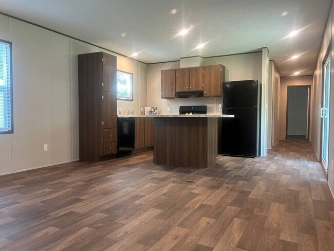 Building Photo - 22 White Oak Village