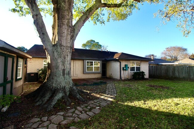 Building Photo - 16731 Rippling Mill Dr