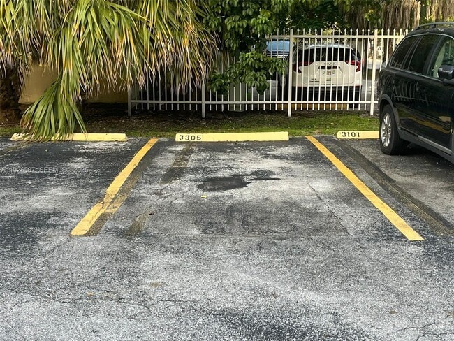 Building Photo - 4301 NW S Tamiami Canal Dr