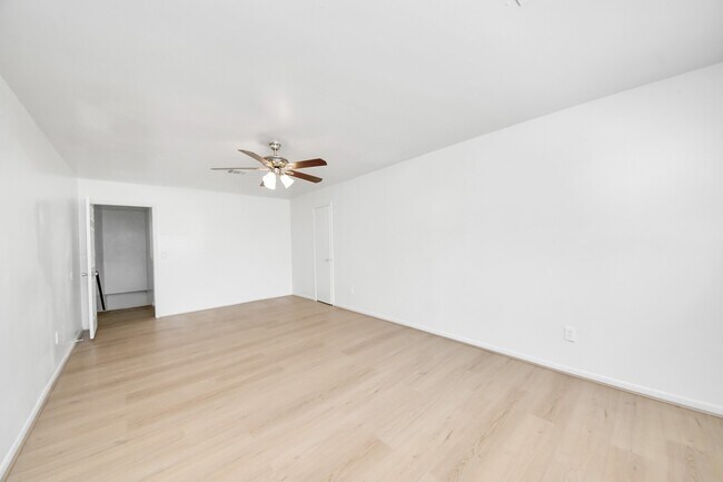 Building Photo - 9131 Rentur Dr
