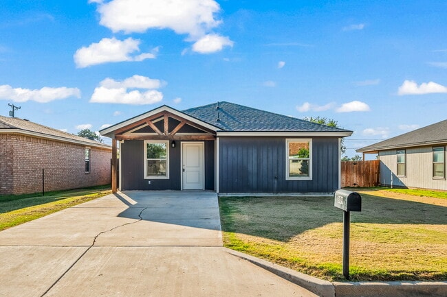 Primary Photo - Modern 3/2 in Abernathy, TX