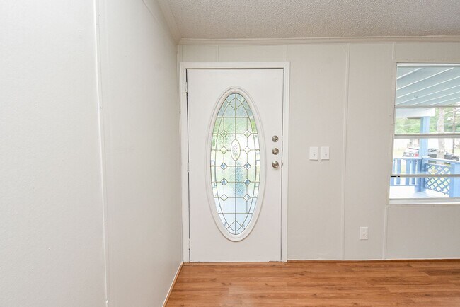Building Photo - Double wide and magnificent Mobile Home in...