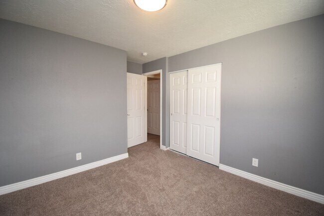 Building Photo - Charming West Jordan 4 Bed with Open Layout and Spacious Primary!!